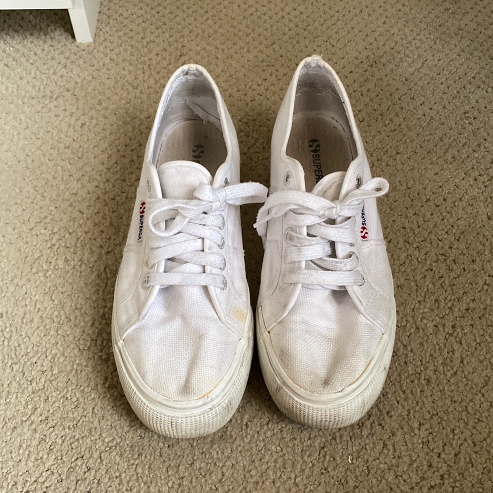 White platform supergas